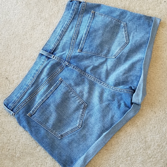 Old Navy Jean Shorts - Picture 4 of 4